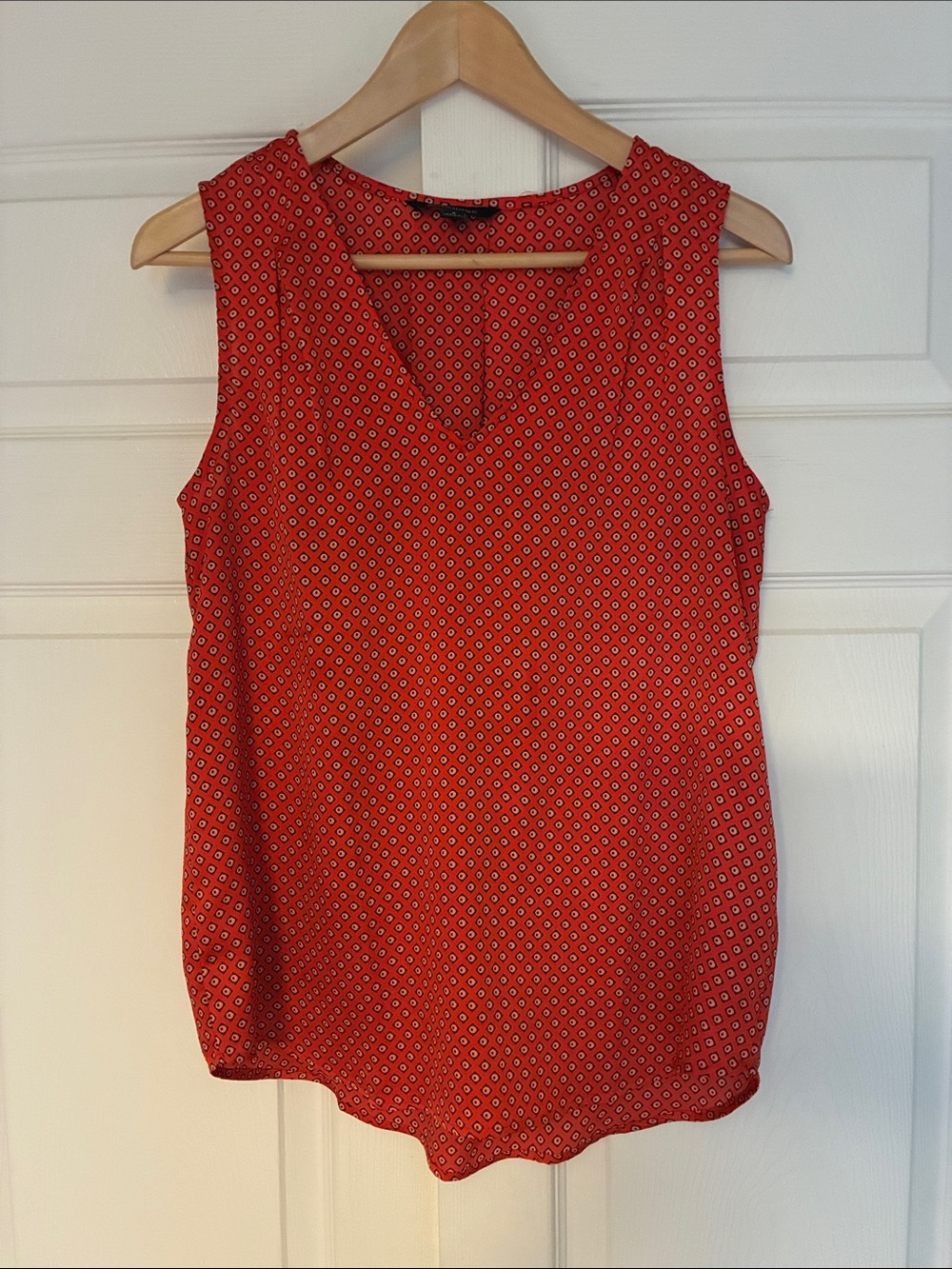 Banana Republic Sleeveless Red V-Neck Patterned Women’s Top, Size S